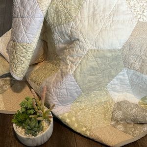 NWT Handmade hexagon neutrals throw quilt